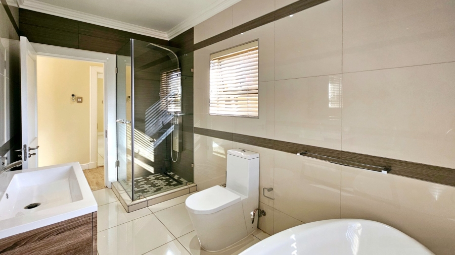 5 Bedroom Property for Sale in Kiepersol Free State